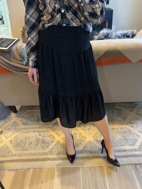 Banana Republic Black Tiered Midi Skirt – Size 0